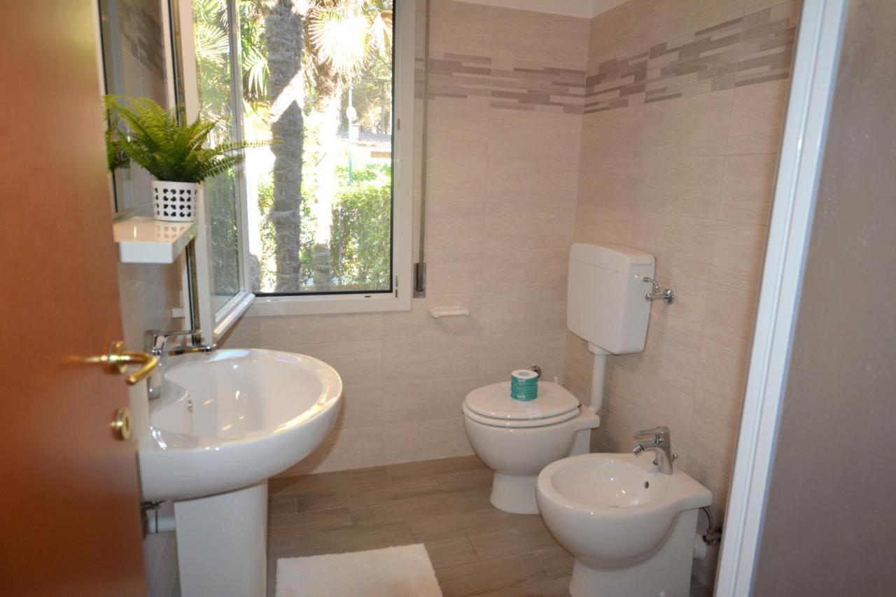 Villa A Lignano Con 2 Camere E Giardino Lignano Sabbiadoro Eksteriør billede