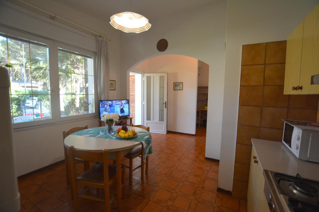 Villa A Lignano Con 2 Camere E Giardino Lignano Sabbiadoro Eksteriør billede