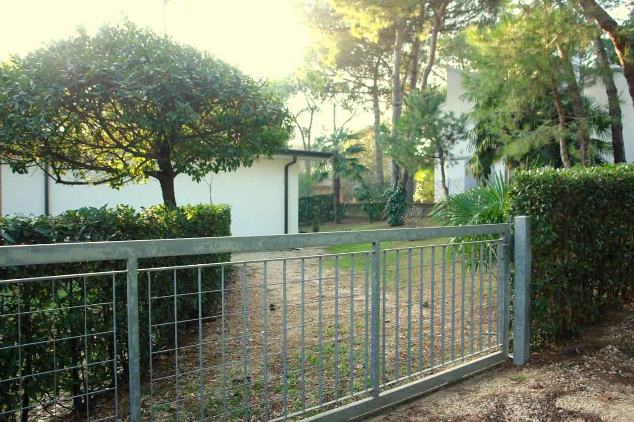 Villa A Lignano Con 2 Camere E Giardino Lignano Sabbiadoro Eksteriør billede